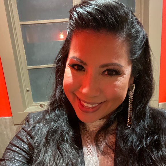 Meet your Posher, Lesley - Picture 1 of 1